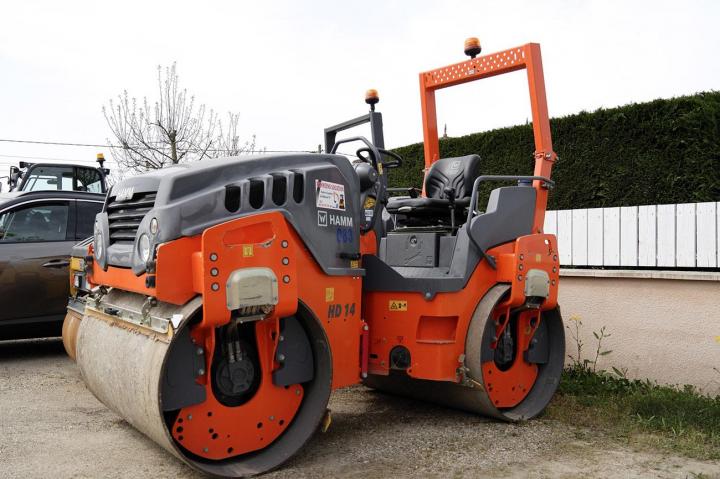 Au lieu d’acheter un compacteur coûteux, bénéficiez de notre service de location flexible.